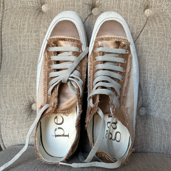 Orella Platform Sandal (Women)
Pedro Garcia - Picture 2 of 11